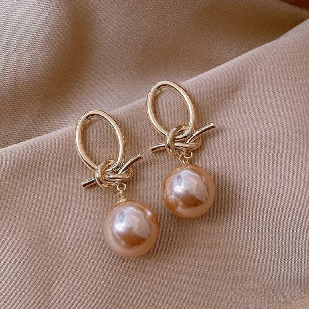 Timeless Dangle Earrings with Pearls