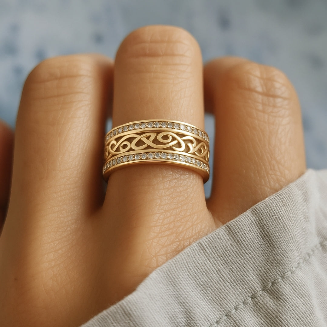 Brilliant Gold Openwork Ring